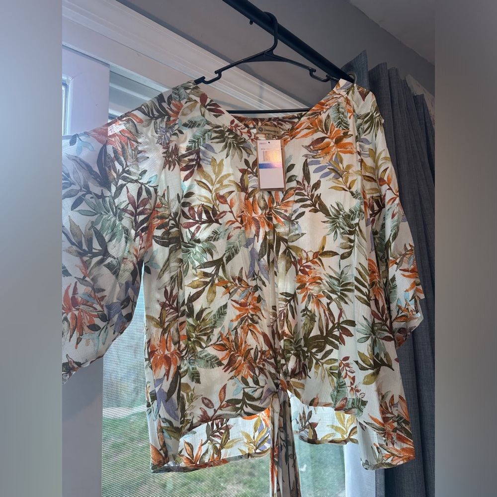 Democracy 3/4 Sleeve Front Tie Top